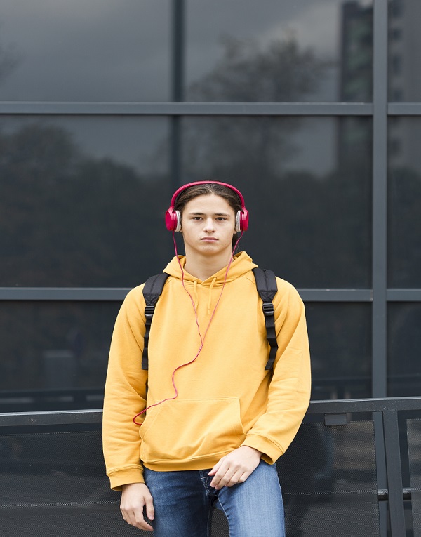 portrait-stylish-young-traveler